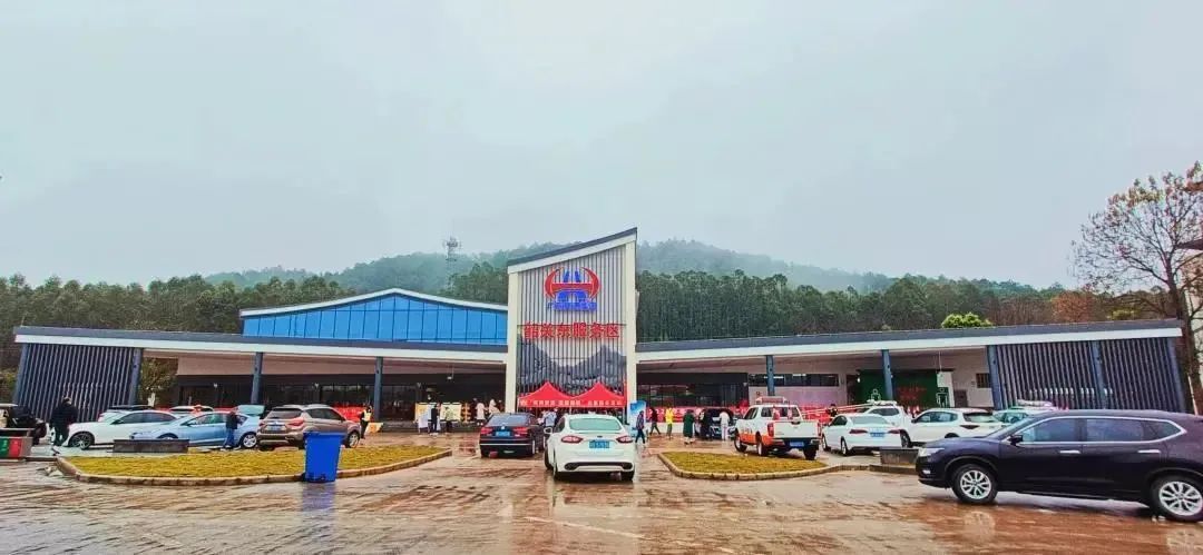 高速服务区大变样！停车更便、服务更暖