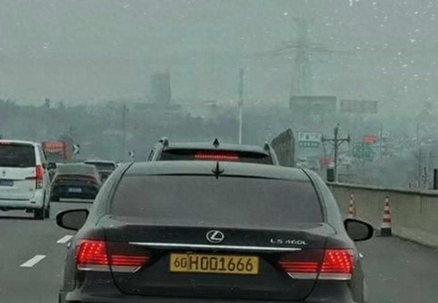 高速惊现无省份简称车牌，数字组合引猜测，到底啥情况？