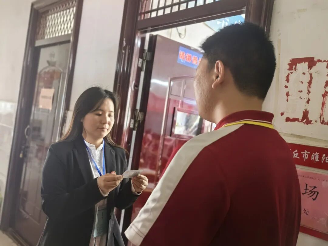 汉梁中学等校开启高考‘无声入场’模拟演练,助力学子适应考场