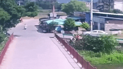 14岁骑车带人撞上半挂车,这些未成年人事故案例要警惕