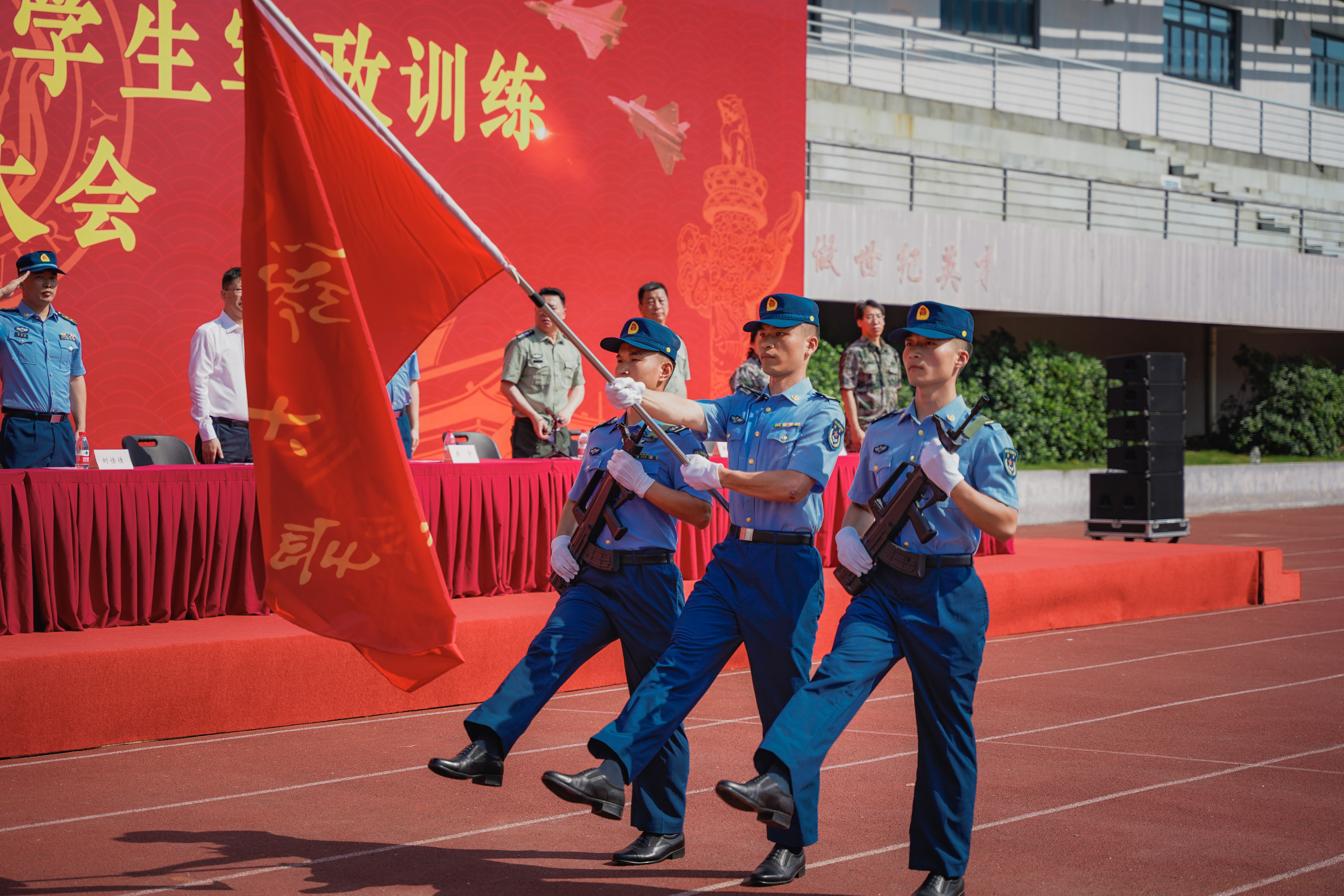 大学军训开始!同济学生7月练意志