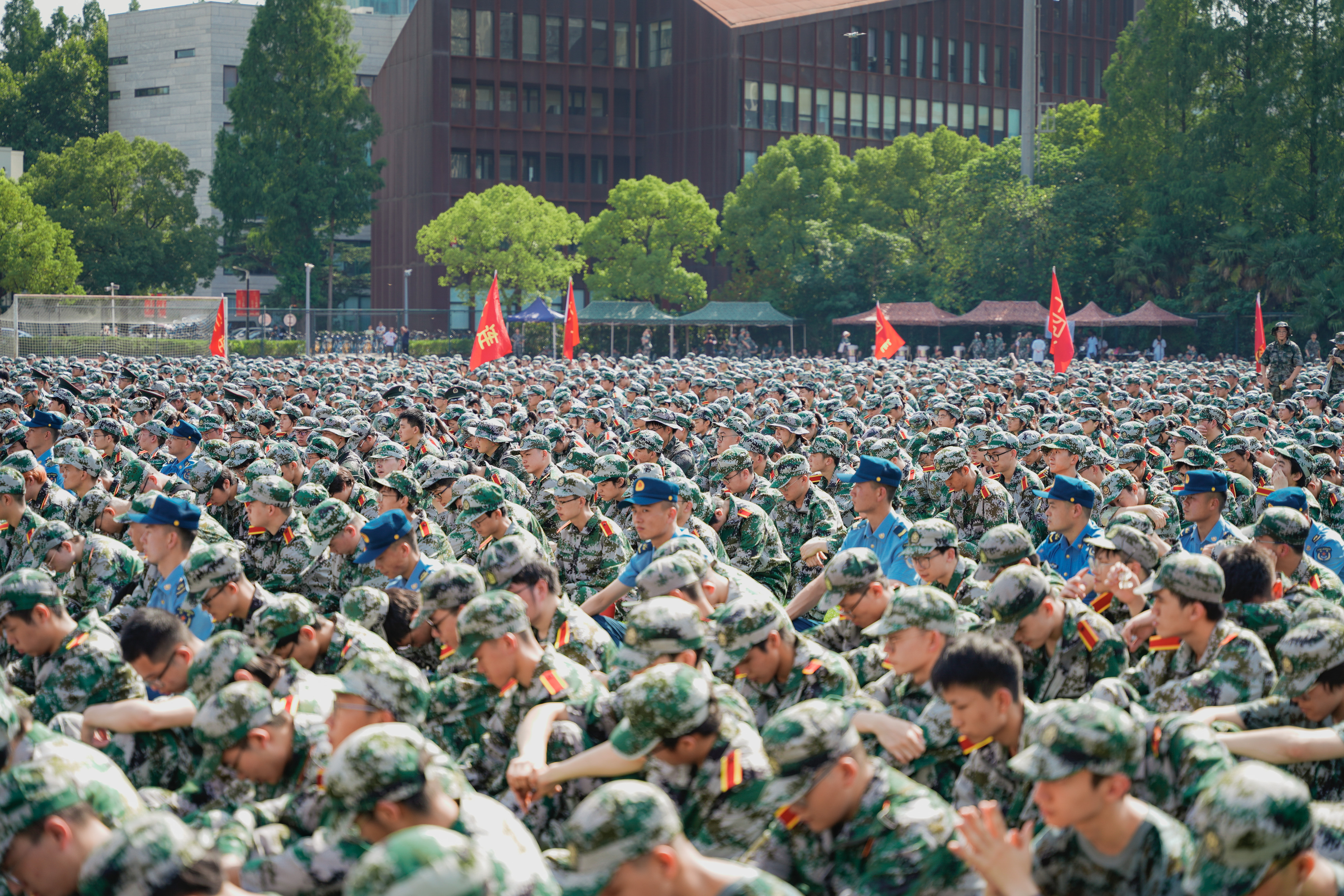 大学军训开始!同济学生7月练意志