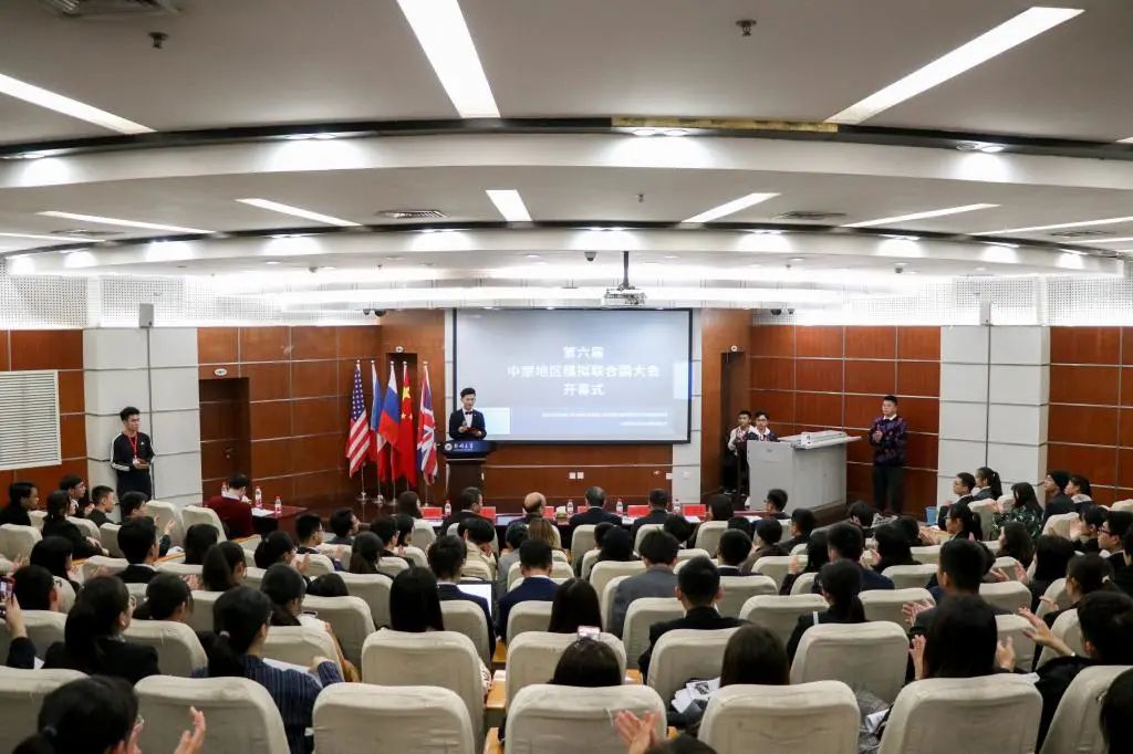 2021 级新生入学,面对众多社团咋选?高校团委书记给建议