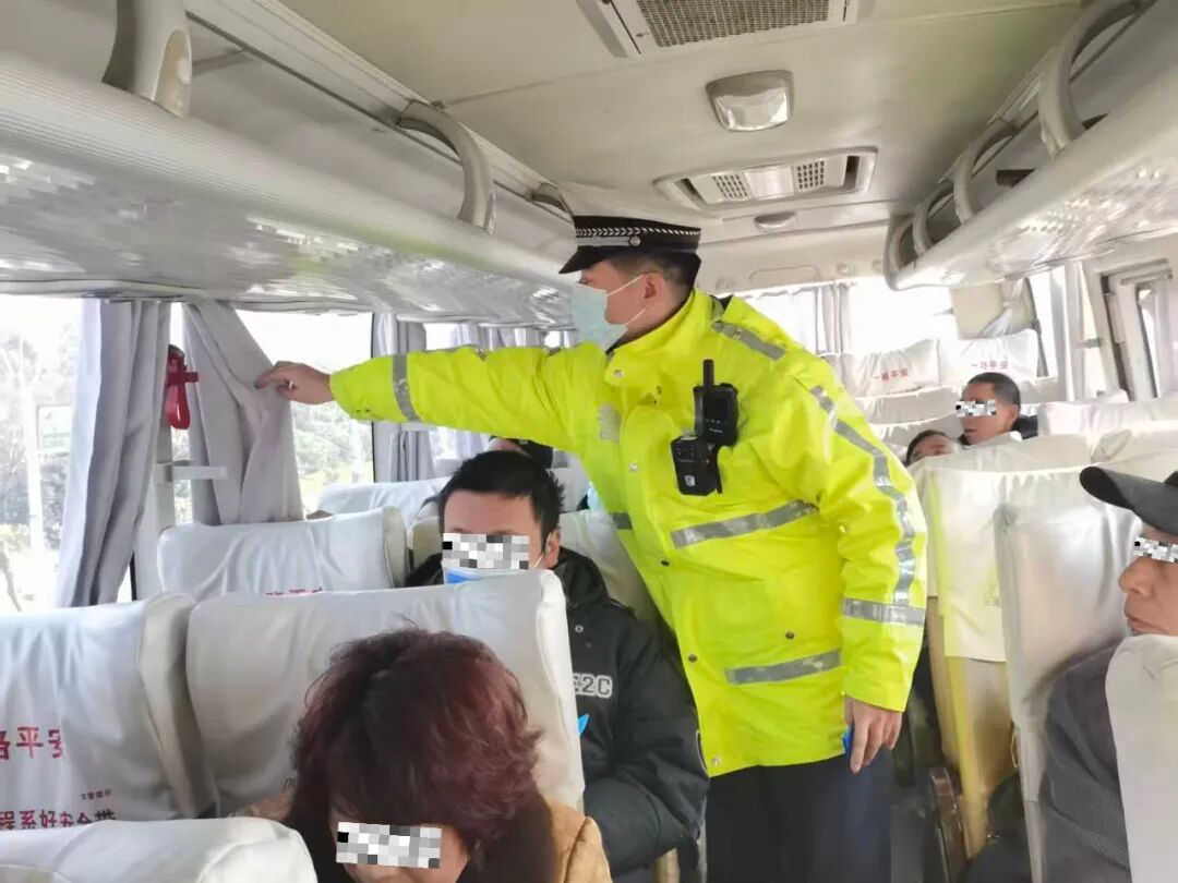 周口交警开展冬季整治,严管违法高发地段,保障道路交通安全