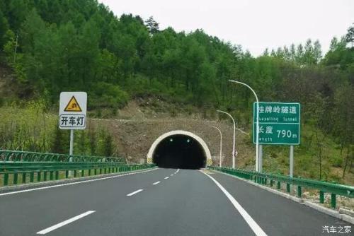 老司机都知道!高速行车这四条黄金安全法则要牢记