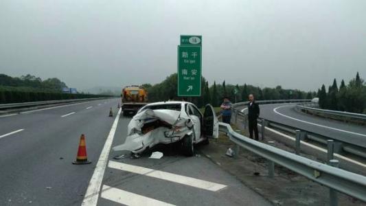 老司机都知道!高速行车这四条黄金安全法则要牢记