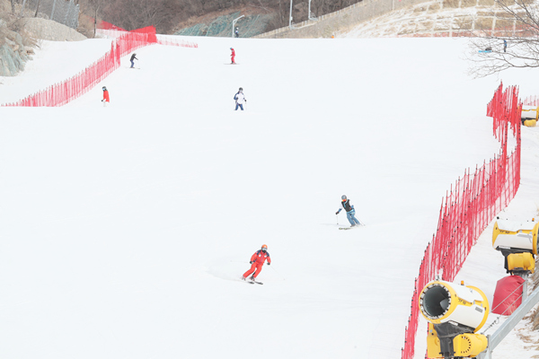 春节假期北京冬奥场馆迎人流高峰,赛后利用成关注焦点