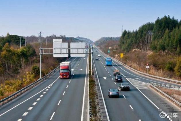 高速开车别忽快忽慢 保持匀速更安全