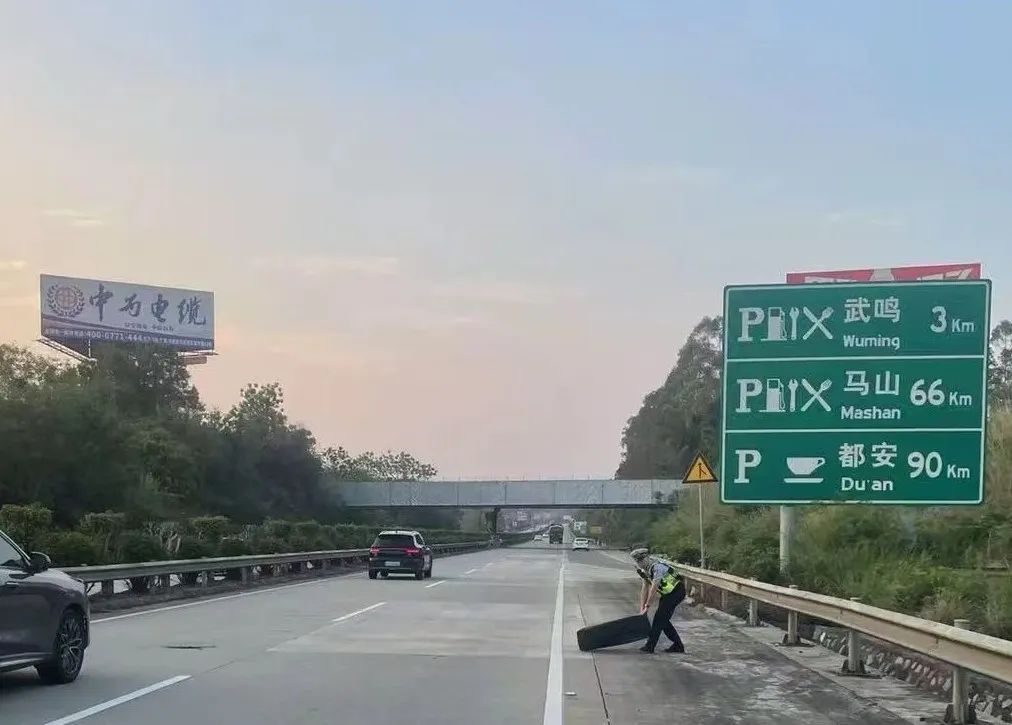 高速上遇到障碍物怎么办？记住这3个驾驶技巧