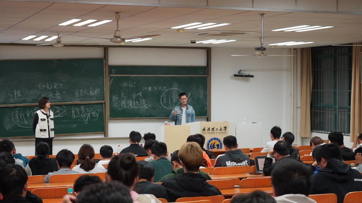 高校恋爱课火了!大学生在校学会谈恋爱