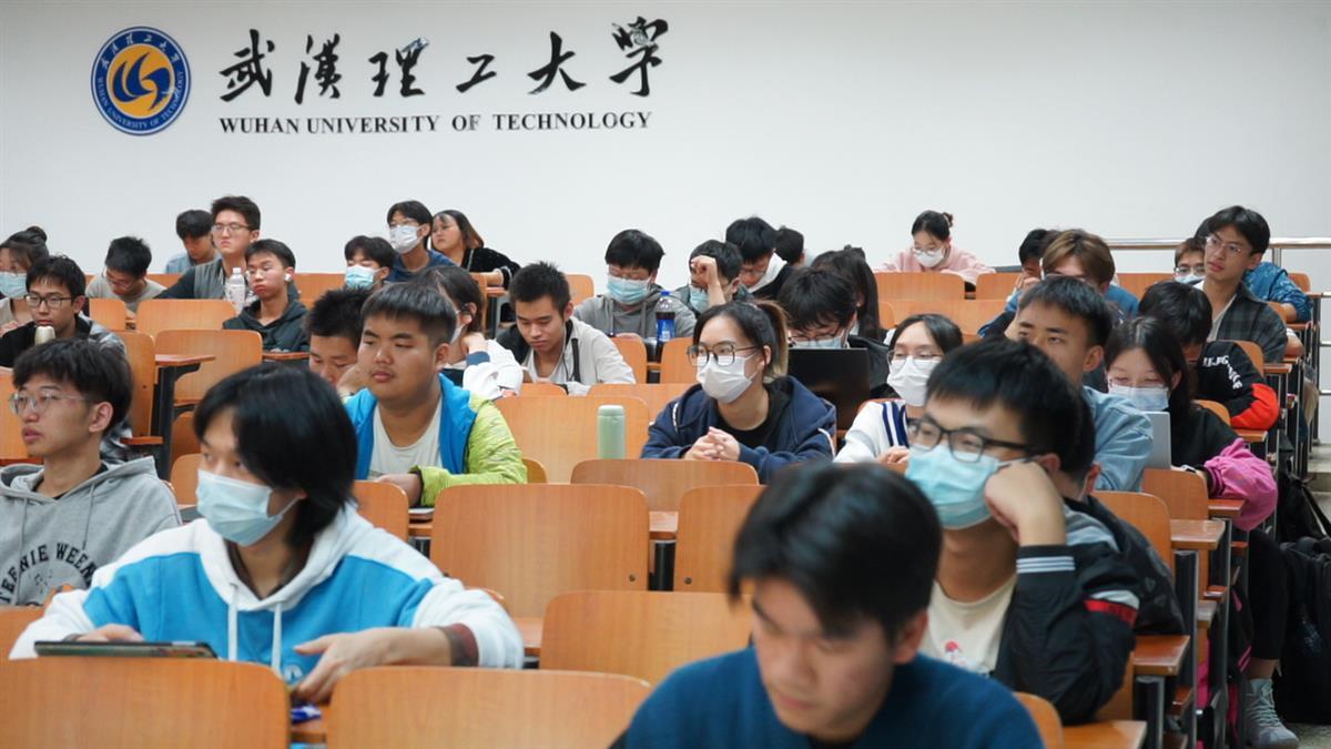 高校恋爱课火了!大学生在校学会谈恋爱